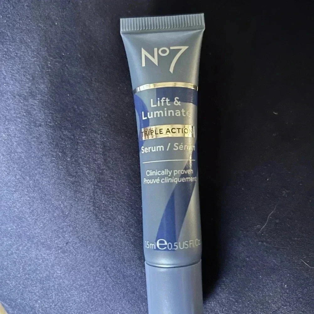 No 7 brand Lift & Luminate triple action serum‎
